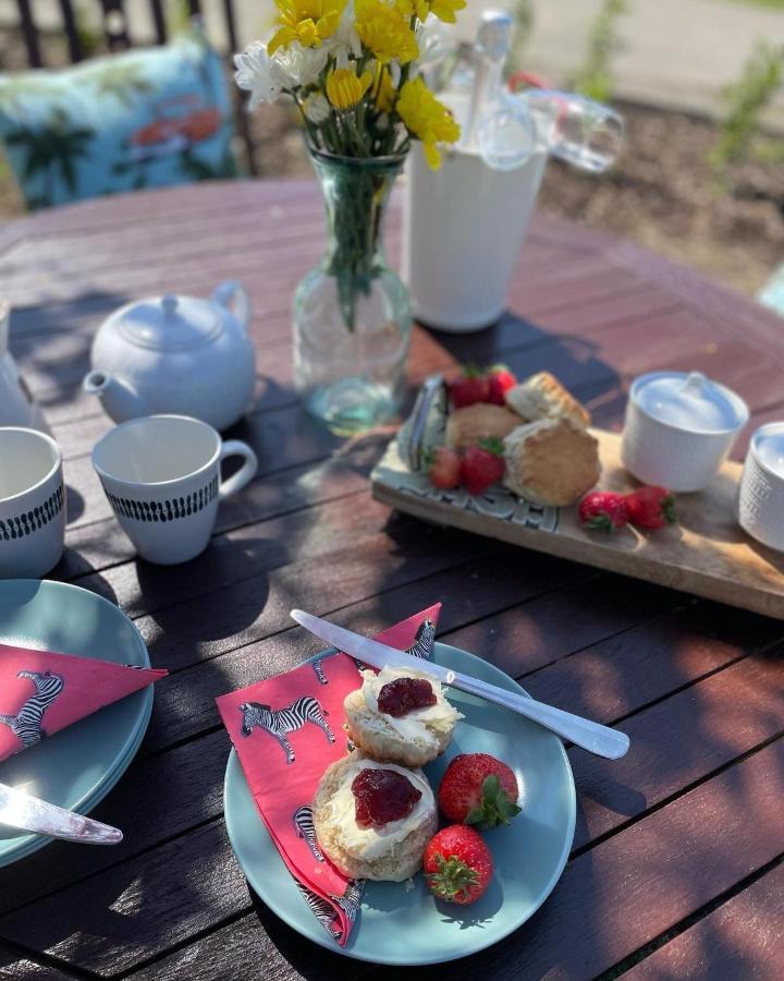 Lovely Flat Set In Parish Boundary Of Instow Apartment ภายนอก รูปภาพ